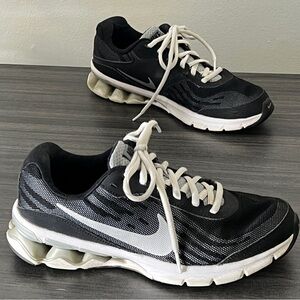 NIKE 6Y Boys Black with white swoosh with white rubber sole. Lace Up.
